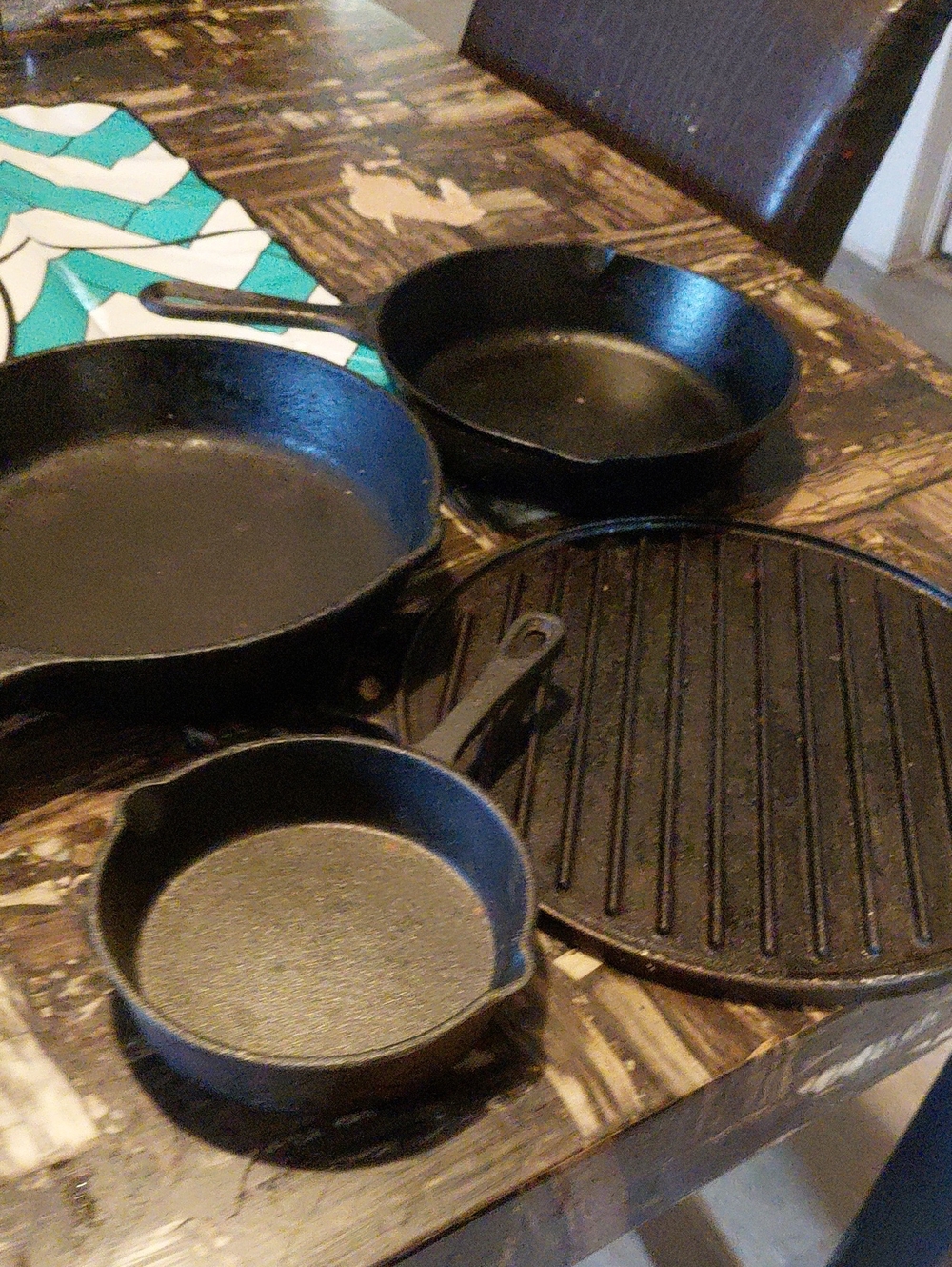 Black Cast Iron Skillet Set - Heavy-Duty Frying Pans and Grill Pan 4pieces